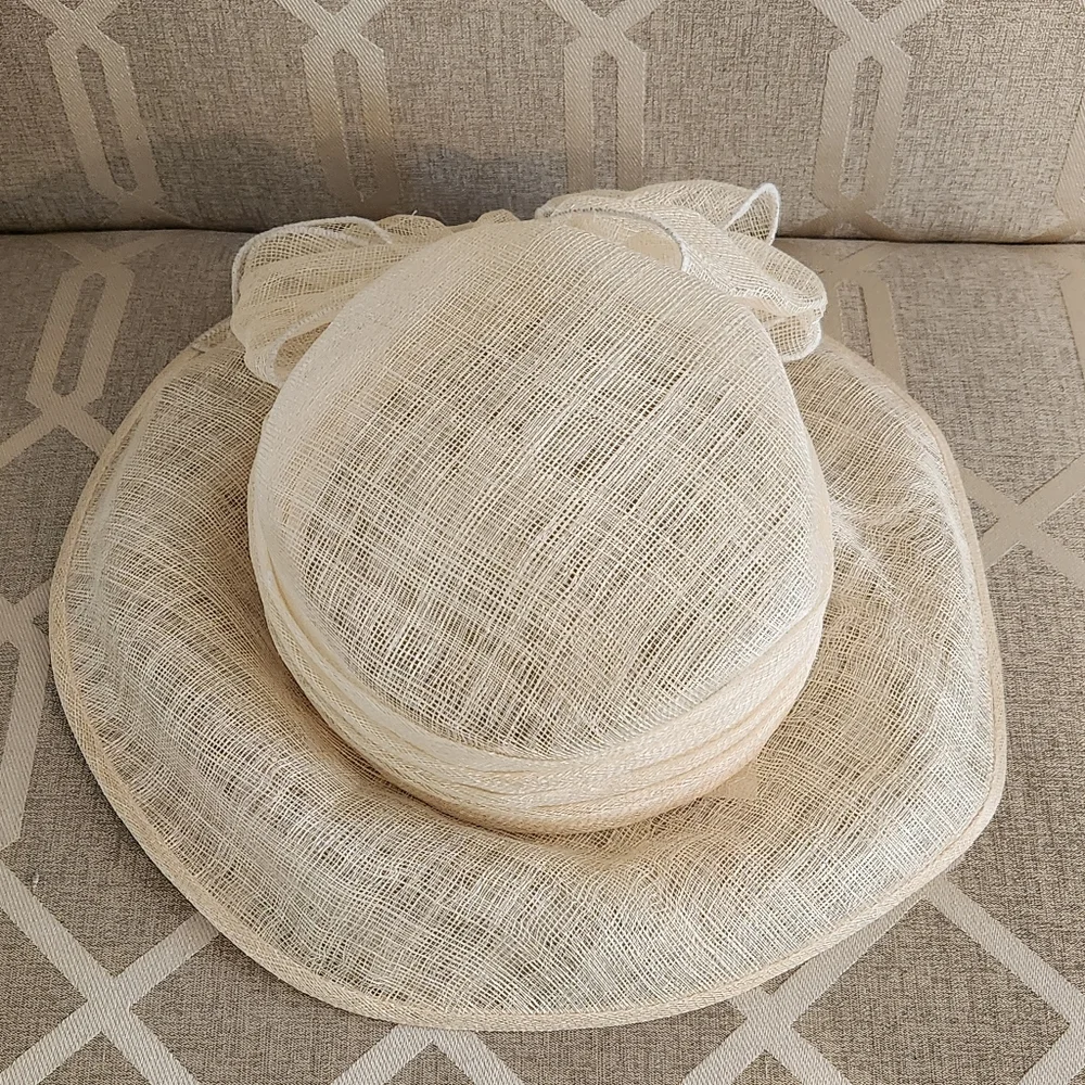 Lord and Taylor new with tags cream  hat with bow - Picture 5 of 6